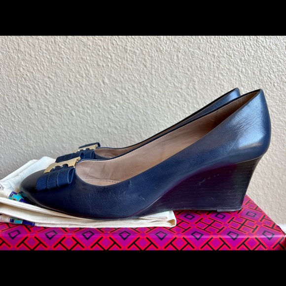 Tory Burch Gemini Link Navy Blue Wedge - Picture 3 of 6